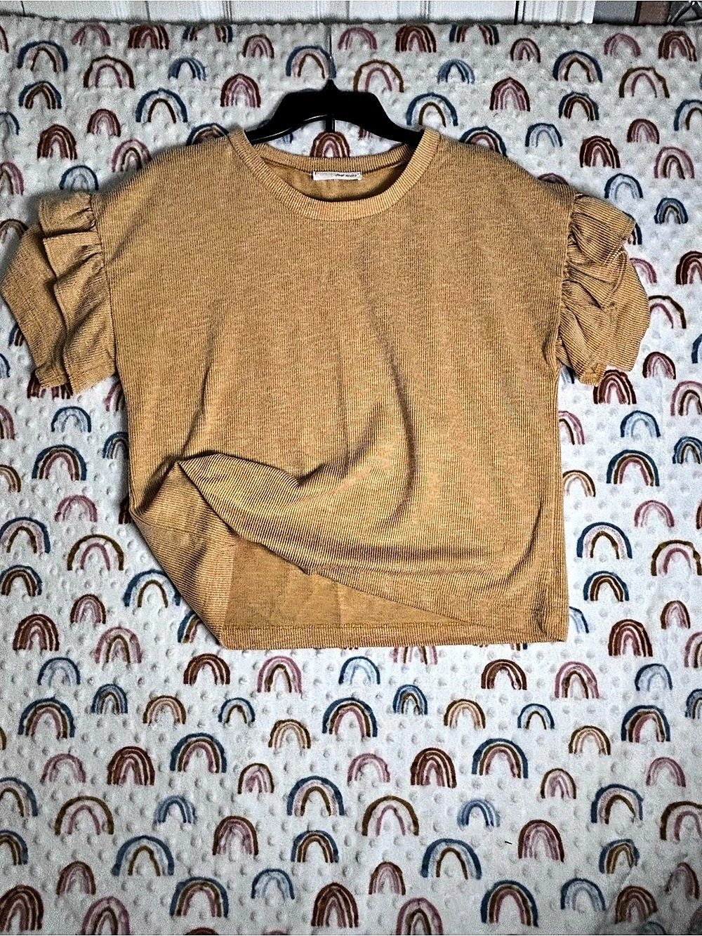 Dear Apple Ribbed Ruffle Sleeve Top in Brown Size Small